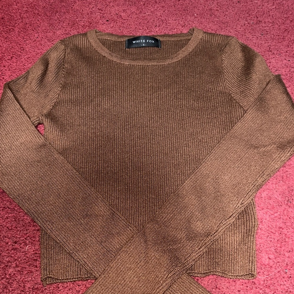 Never worn: White Fox Boutique Brown Ribbed Crop Top